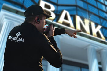 Pracownik Specjal Ochrona podczas realizacji usługi